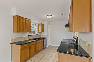 1605 Morningside Dr, Cleburne, TX 76033 - Photo 5