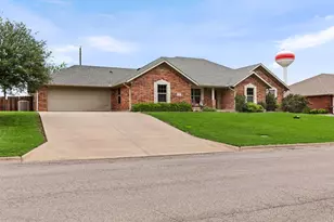 1028 N Elm St, Muenster, TX 76252 - Photo 1