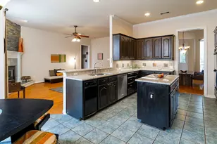 7712 Brookview Ct, Irving, TX 75063 - Photo 9
