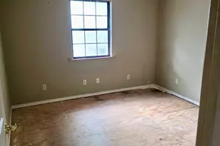 417 W Huffman St, Krum, TX 76249 - Photo 17