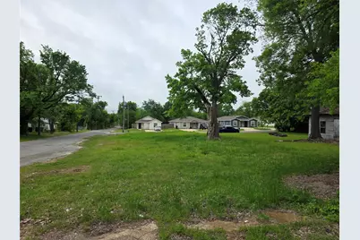 619 E 3rd Street, Bonham, TX 75418 - Photo 3