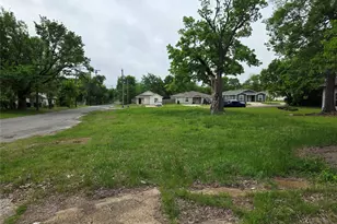 619 E 3rd St, Bonham, TX 75418 - Photo 1