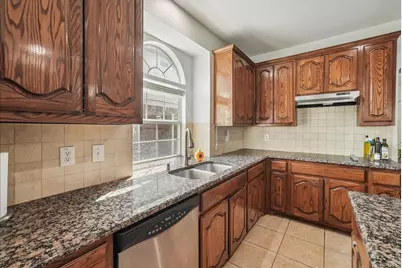 5856 Summerwood Drive, Grand Prairie, TX 75052 - Photo 11