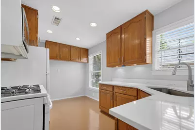 3021 Ryan Place Drive, Fort Worth, TX 76110 - Photo 17