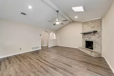 512 W Oakdale Road, Irving, TX 75060 - Photo 11