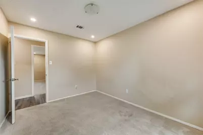 512 W Oakdale Road, Irving, TX 75060 - Photo 27