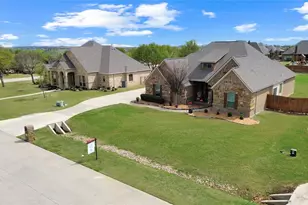 1173 Durango Springs Dr, Fort Worth, TX 76052 - Photo 3