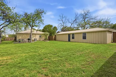 309 N Travis Street, Granbury, TX 76048 - Photo 23