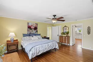 309 N Travis St, Granbury, TX 76048 - Photo 15