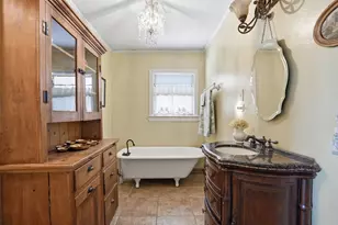 309 N Travis St, Granbury, TX 76048 - Photo 13