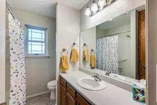 802 Wilshire Ct, Arlington, TX 76012 - Photo 9
