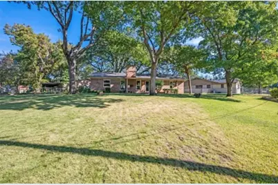 802 Wilshire Court, Arlington, TX 76012 - Photo 15