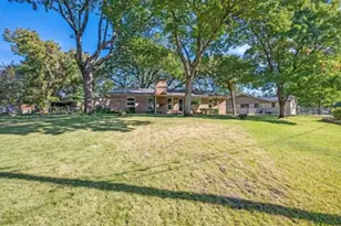 802 Wilshire Ct, Arlington, TX 76012 - Photo 15