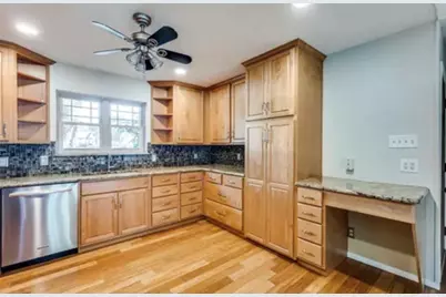 802 Wilshire Court, Arlington, TX 76012 - Photo 5