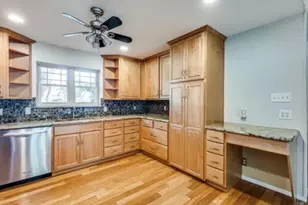 802 Wilshire Ct, Arlington, TX 76012 - Photo 5