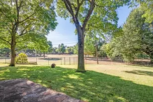 802 Wilshire Ct, Arlington, TX 76012 - Photo 13
