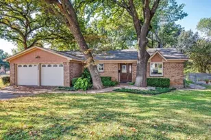 802 Wilshire Ct, Arlington, TX 76012 - Photo 1