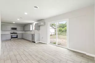 13634 Pyramid Dr, Farmers Branch, TX 75234 - Photo 9