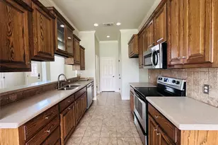 802 Wandering Ct, Granbury, TX 76049 - Photo 5