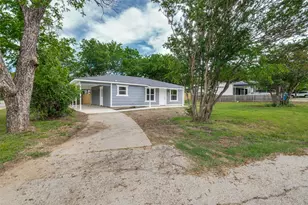 210 W Shelton St, Alvarado, TX 76009 - Photo 3