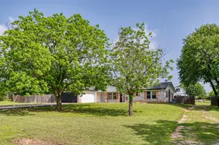 2268 Tanglewood St, Weatherford, TX 76085 - Photo 3
