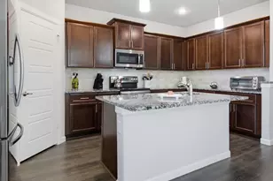 4727 Bluffview Dr, Haltom City, TX 76137 - Photo 9