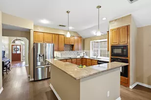 2638 Hidden Ridge Dr, Arlington, TX 76006 - Photo 3