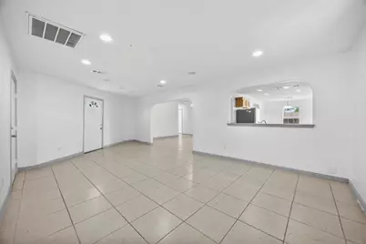 5848 Keeneland Parkway, Dallas, TX 75211 - Photo 17