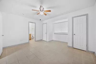 5848 Keeneland Parkway, Dallas, TX 75211 - Photo 11