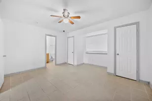 5848 Keeneland Pkwy, Dallas, TX 75211 - Photo 11