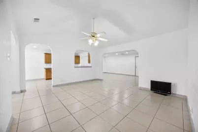 5848 Keeneland Parkway, Dallas, TX 75211 - Photo 5
