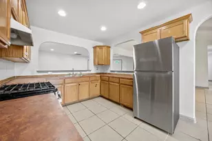 5848 Keeneland Pkwy, Dallas, TX 75211 - Photo 7
