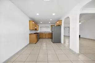 5848 Keeneland Pkwy, Dallas, TX 75211 - Photo 9