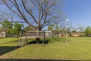 4713 Holiday Ln W, North Richland Hills, TX 76180 - Photo 17