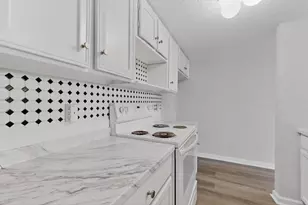 8560 Park Ln, Dallas, TX 75231 - Photo 15