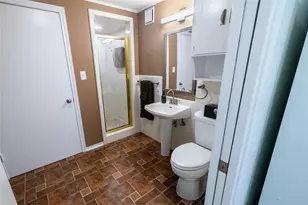 10872 Caprock Cir, Dallas, TX 75218 - Photo 11