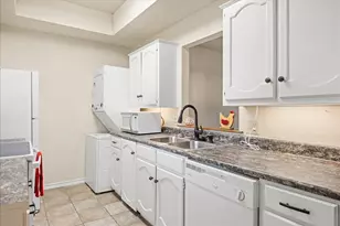 8511 Westover Ct, Granbury, TX 76049 - Photo 11