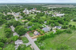 312 E Saunders St, Trenton, TX 75490 - Photo 1