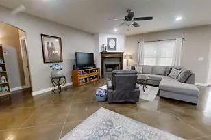 3904 Laramie Trail, Granbury, TX 76048 - Photo 5