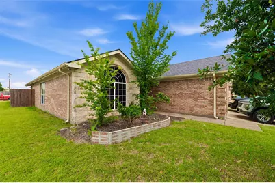 612 Owen Trail, Grand Prairie, TX 75051 - Photo 1