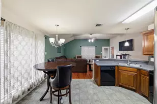 612 Owen Trail, Grand Prairie, TX 75051 - Photo 7
