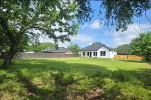 1106 E Sixth St, Springtown, TX 76082 - Photo 29