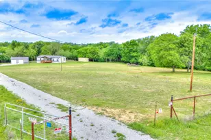 135 Lelon Ln, Springtown, TX 76082 - Photo 35