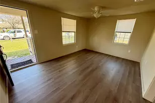 211 Sperry Ln, Red Oak, TX 75154 - Photo 3