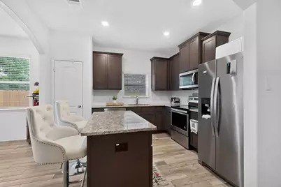 433 Cross Ridge Circle N, Fort Worth, TX 76120 - Photo 7
