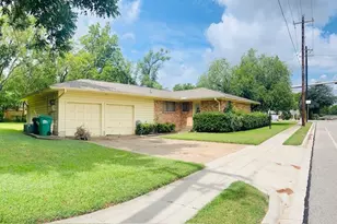 1326 E Sherman Dr, Denton, TX 76209 - Photo 11