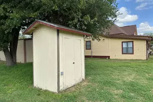 300 S Miller St, Rising Star, TX 76471 - Photo 3