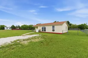 1409 Harrell Ave, Cisco, TX 76437 - Photo 17