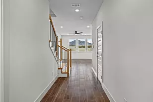 702 Perkins Ct, Granbury, TX 76048 - Photo 3