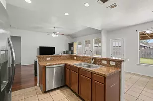 303 Stonegate Blvd, Alvarado, TX 76009 - Photo 15